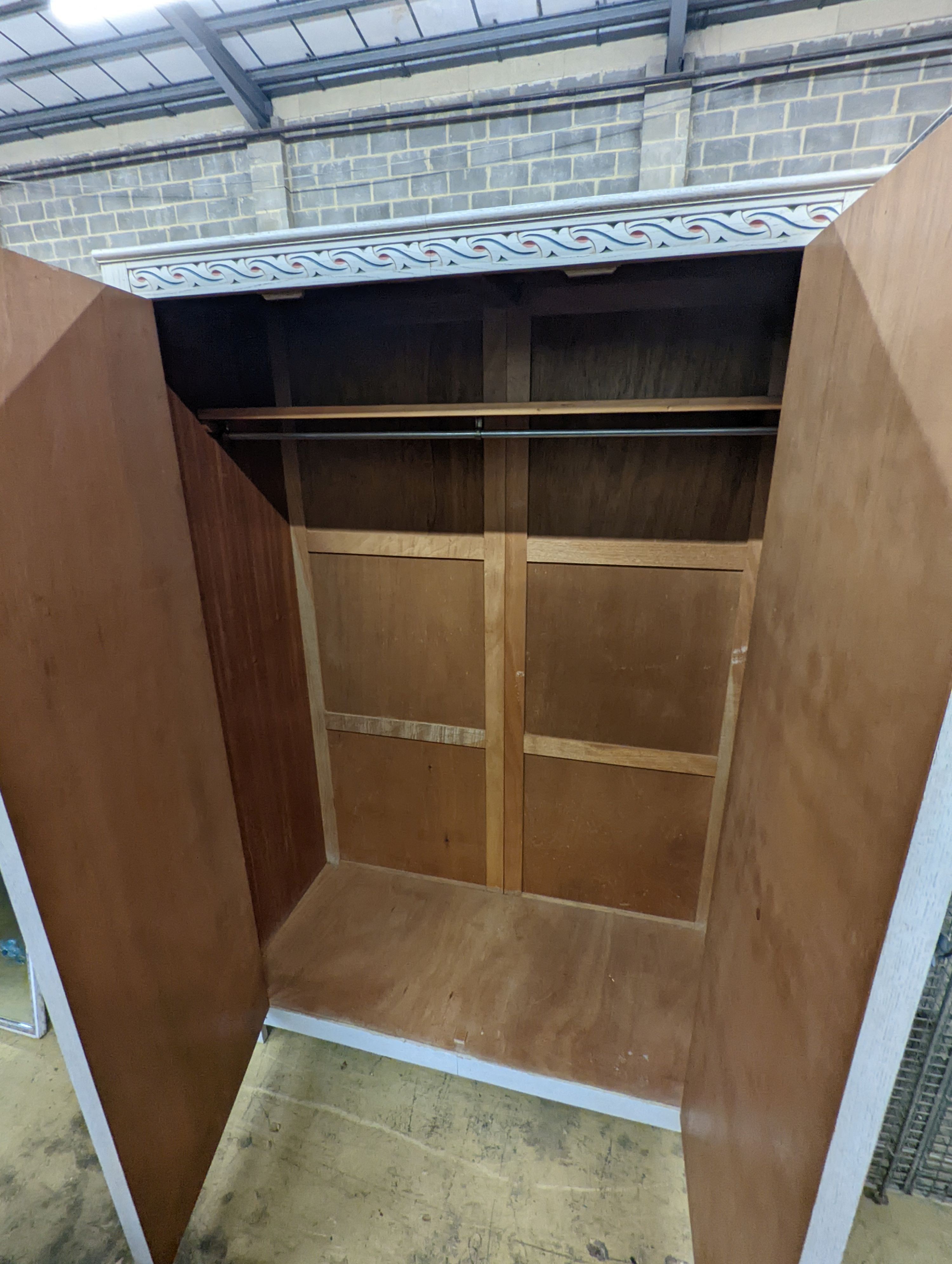 A painted oak bedroom suite. Wardrobe measures, W-124cm, D-54cm, H-178cm.